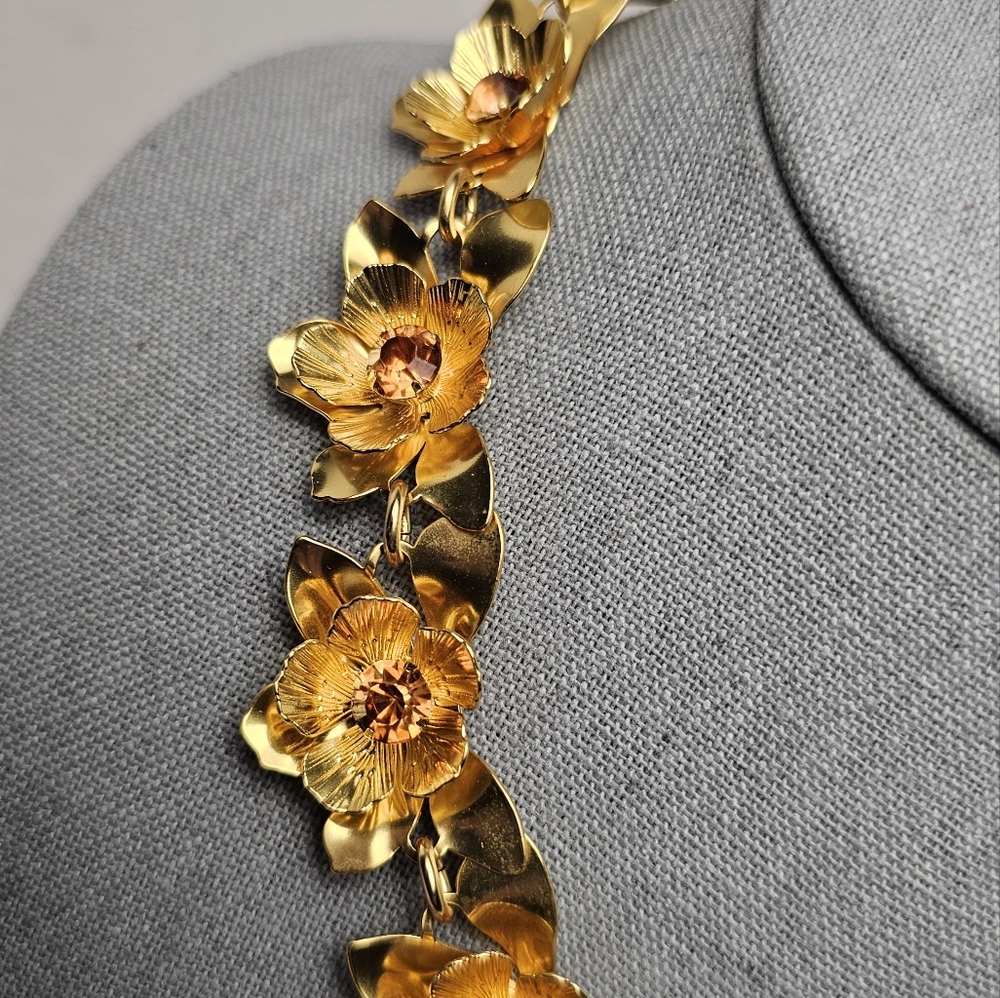 [J. CREW] Oversized Gold Flower Collar Statement Necklace - Picture 9 of 16